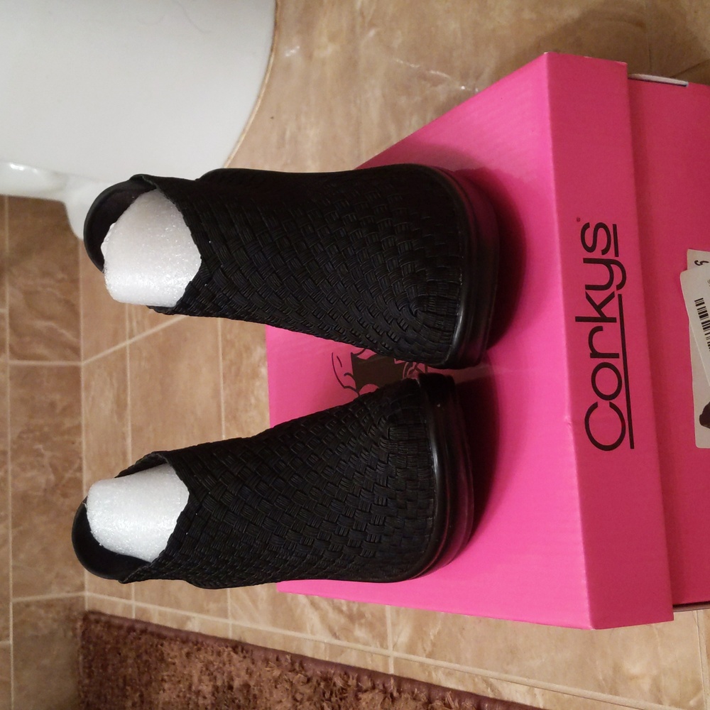 Corkeys Black  (LIKE NEW) Size 6